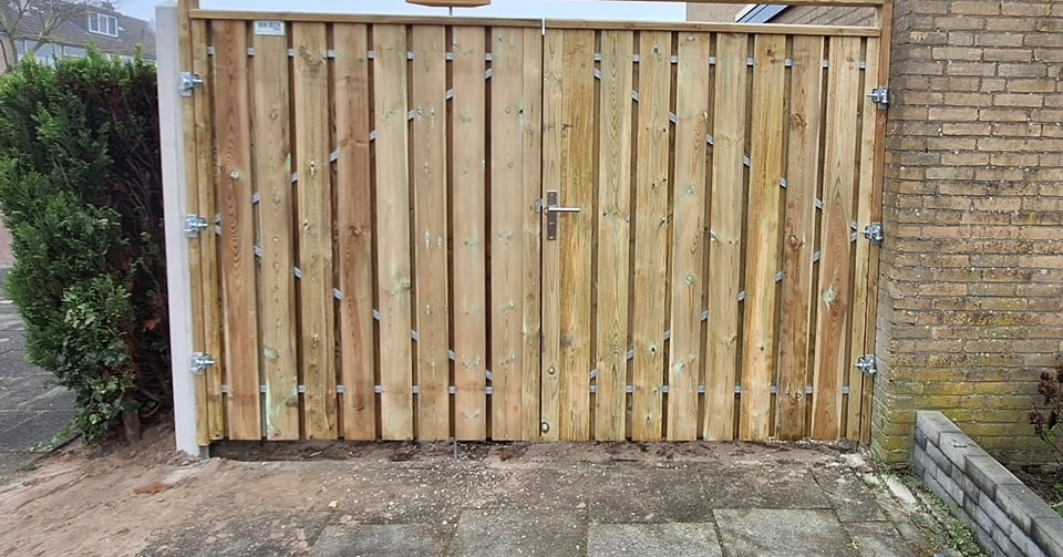 schutting laten beitsen